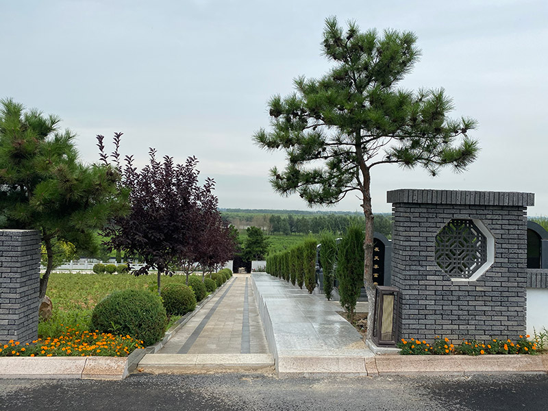 龙生墓园