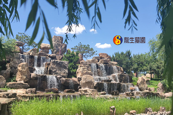 探索沈阳辽河旁的墓园：一段历史与文化交织的静谧之地